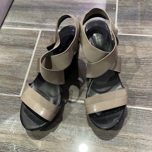 Charles by Charles David wedges grey